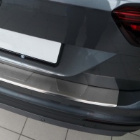 Nerezov� kryt prahu zadn�ch dve�� s hranou Fiat TIPO Kombi -- rok v�roby 2015-24
