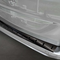 Kryt prahu zadn�ch dve�� nerez �ern� Strong Edition Fiat Doblo III -- od roku v�roby 2022-